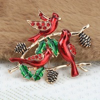 Broche en émail avec trois petits oiseaux sur une branche, accessoire de vêtement créatif à fleurs