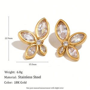Boucles d'oreilles clous en acier inoxydable plaqué or 18 carats, motif floral, bijoux élégants et luxueux, cadeau unisexe, design géométrique durable - Product Image 2