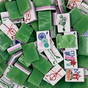 Juego de 166 Fichas de Mahjong Americanas de Color <span class=keywords><strong>Verde</strong></span> Jade con Núcleo Morado, Patrón Clásico de Dragón y <span class=keywords><strong>Linterna</strong></span>, de Melamina - Product Image 3