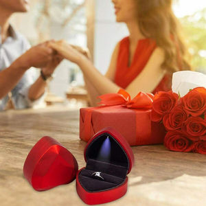 Caja de Anillo con Luz para Propuestas, Exhibición de Mostrador, Cajas Rojas con Forma de Corazón para Guardar Joyas - Product Image 1