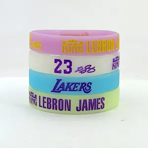Bracelets en caoutchouc de silicone avec le logo, bracelet fait sur commande pour la partie de basket, cadeaux promotionnels