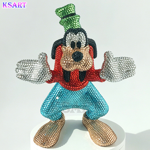 Nouvelle Décoration Artistique Tendance : Statue Goofy en Résine Ornée de Strass, Sculpture Artisanale Diamantée, Collection Décorative - Product Image 2