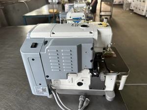 Machine à coudre surjeteuse automatique à 4 fils JK-F940-4D-SUT avec moteur pas à pas - Product Image 3