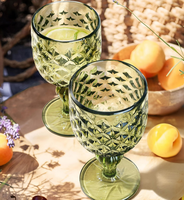 Ensemble de verrerie vintage vert émeraude, verre à vin gaufré rétro, gobelet et verre à eau pour la décoration de table de mariage
