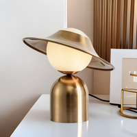Lampada da Tavolo LED Elettrica in Stile Moderno per Soggiorno e Camera da Letto, Struttura in Metallo e Vetro, Luce Bianca Calda 3500K