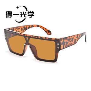 Square Frame <b>Sunglasses</b> UV400 PC Unisex Black - Product Image 3