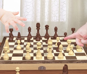 Di động gấp từ bộ cờ vua bằng gỗ và Bàn bóng đá trò chơi bàn cổ điển cho gia đình vui vẻ thời gian du lịch thân thiện - Product Image 4