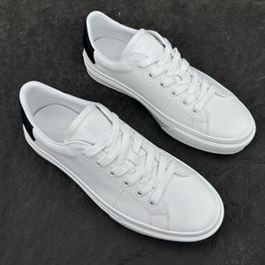 2025 nuevos zapatos blancos para hombres, diseño de cuero ligero, zapatos casuales de diseñador bajos versátiles - Product Image 2