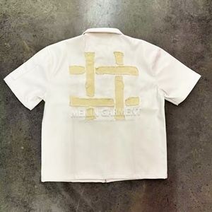 Chemise en cuir PU à manches courtes avec broderie appliquée vieillie personnalisée et fermeture éclair pour homme - Product Image 4