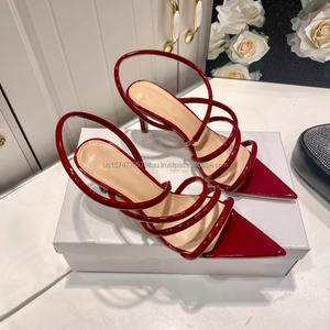 Chaussures de mariée en cuir verni pour femmes 2026 – Talons aiguilles de luxe à bout pointu et bride, par un célèbre créateur, haute qualité - Product Image 1