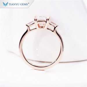 Anillo Tianyu Gems Personalizado de Oro Rosa Sólido de 14K con Corte Esmeralda y Moissanita, Engaste de Puntas, Diseño Geométrico Minimalista para Mujer - Product Image 2