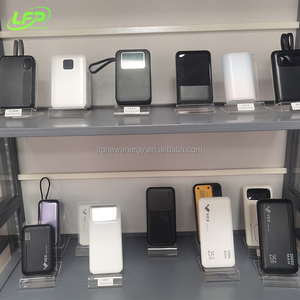 Banque d'alimentation 30000mAh personnalisable avec affichage numérique 22.5W et 4 câbles Batterie au lithium portable haute capacité pour téléphone - Product Image 3