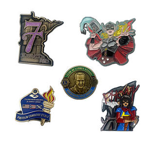 Épingles de revers en émail souple, design personnalisé, motif chanteur avec guitare, violet scintillant, en métal, tendance - Product Image 5