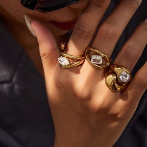 Bague de fiançailles personnalisée hypoallergénique, résistante à l'eau, en acier inoxydable plaqué or 14k 18k avec zircon, pour femmes - Product Image 2