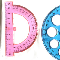 Ensemble de 5 règles géométriques, outil essentiel pour les mathématiques et le dessin