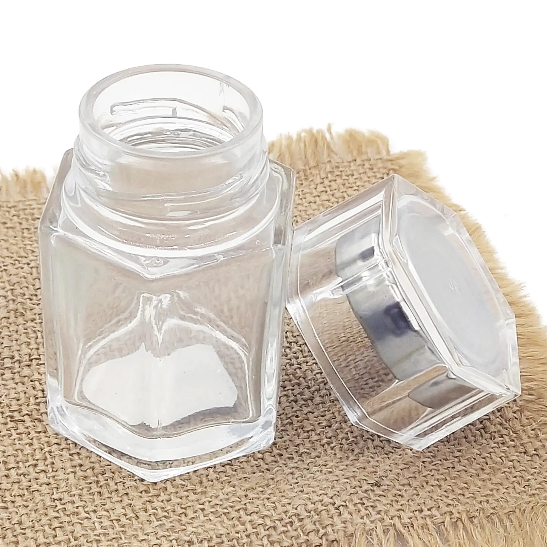 Gratis sample 80ml zeshoekige seal glas kan honing potten met schroef deksels