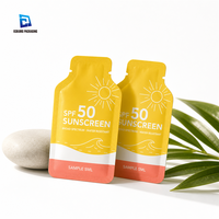 Sachets plats en plastique thermoscellables de haute qualité, imprimés sur mesure, pour échantillons de cosmétiques, soins de la peau, crème solaire, emballages en forme de bouteille