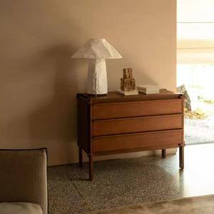 <span class=keywords><strong>Commode</strong></span> rétro moderne à trois tiroirs en chêne massif Armoire de rangement <span class=keywords><strong>vintage</strong></span> de style américain pour <span class=keywords><strong>chambre</strong></span> à coucher salon multi-usages - Product Image 1