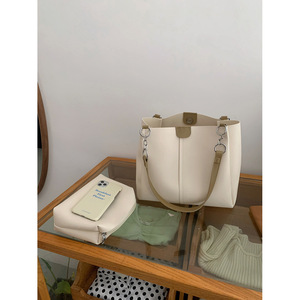 Bolso Tote para Mujer, Color Blanco, con Hebilla Magnética y Cadena Decorativa, para Uso Diario, Primavera 2023 - Product Image 4