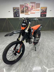 Motocicleta Todoterreno Muy Atractiva y Potente que Sube la Montaña - Product Image 4