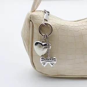 Popular Y2K plata corazón arco llavero Vintage Metal Bowknot llavero moda bolso colgante mochila accesorios colgantes