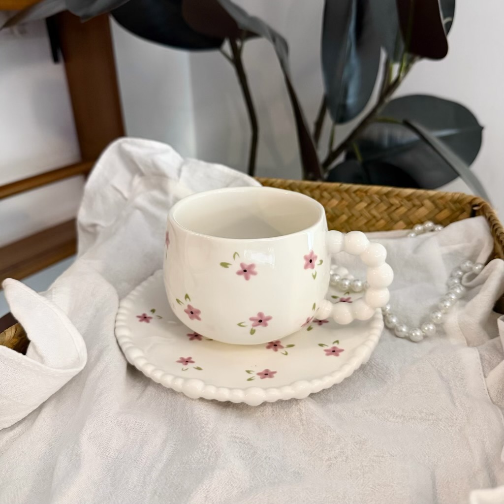 Tasse et soucoupe 320ml, motif floral violet, petit format.