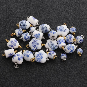 Cuentas de porcelana blanca y azul de estilo chino, formas mixtas para hacer joyas, colgante de cerámica de acero inoxidable, adorno H1605 - Product Image 1