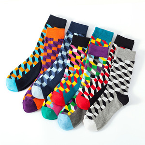 OEM/ODM <span class=keywords><strong>Chaussettes</strong></span> en coton de conception originale multicolore avec diamants bon marché <span class=keywords><strong>Chaussettes</strong></span> unisexes en coton doux <span class=keywords><strong>Chaussettes</strong></span> tricotées décontractées - Product Image 3
