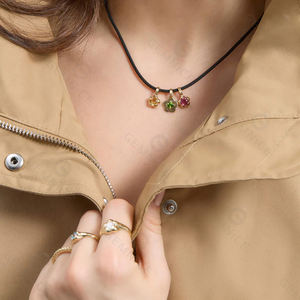 แหวนบลูโทแพซทรงสี่เหลี่ยม Gemnel Morrison ประดับพลอยแท้ เงินแท้ 925 ดีไซน์ดอกไม้เรียบง่าย ชุดเครื่องประดับลายดอกไม้ - Product Image 2