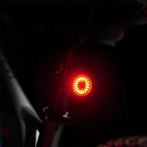 Nouveau produit : Feu arrière de vélo intelligent à détection automatique avec freinage et chargement USB, feu stop de vélo, éclairage de vélo - Product Image 6