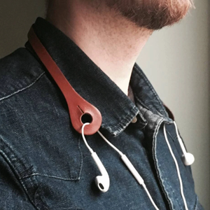 Deportes al aire libre Auriculares Soporte de almacenamiento Tapones para los oídos Cuello PU Cordón de cuero Clip portátil Auricular - Product Image 4