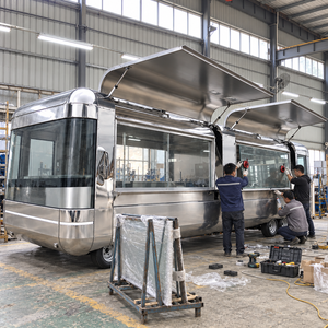 Remorque de camion-restaurant en acier inoxydable 5,8 m style Airstream rétro avec barbecue et évier pour lavage des mains pour utilisation en extérieur - Product Image 3