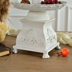 Plateau de service décoratif moderne européen en métal blanc crème à 2 niveaux avec poignées pour mariage - Product Image 6