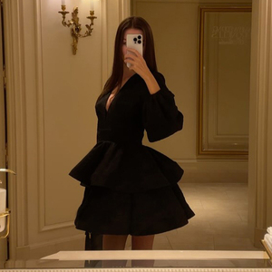 <span class=keywords><strong>Vestido</strong></span> Corto <span class=keywords><strong>Negro</strong></span> de Algodón con <span class=keywords><strong>Cuello</strong></span> en V, Cierre Trasero, Volantes en Capas y Manga Larga para Mujer - Product Image 2