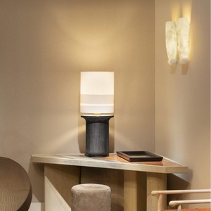Lampe de table Rimbaud, base en bois foncé, source de lumière LED, ampoule E27, commande par interrupteur, design écologique - Product Image 2