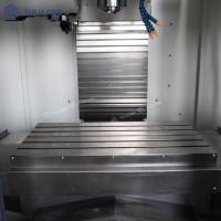 Centre d'usinage vertical 3 axes FULU CNC VMC855 haute précision et robuste, machine de fraisage écologique pour le perçage de pièces métalliques