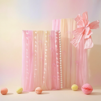 Rideau en gaze rose romantique pour toile de fond de mariage avec grande chaîne de perles florales, draperies en tulle transparent pour décoration de mariage