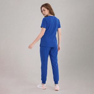 Conjuntos <span class=keywords><strong>de</strong></span> Uniformes Médicos Azul Rey, Top <span class=keywords><strong>de</strong></span> Manga Corta con Cuello en V y Pantalones Jogger con Bolsillos, Uniformes Médicos Personalizados, Uniformes <span class=keywords><strong>de</strong></span> Enfermería <span class=keywords><strong>de</strong></span> Marca Privada - Product Image 2