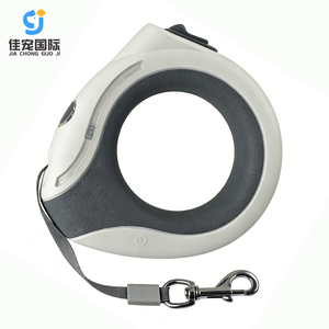 สายจูงสุนัขแบบสะท้อนแสงลายดอกไม้ ไฟ LED อัตโนมัติ ชาร์จได้ สายรัดสัตว์เลี้ยง สายจูงยืดหยุ่นสำหรับสุนัขและแมว ใช้ฝึกสัตว์เลี้ยง เดินป่า กลางคืน - Product Image 1
