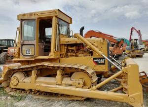 รถดันดินตีนตะขาบ Caterpillar D6D สีเหลือง อุปกรณ์ก่อสร้างพร้อมใบมีดและเครื่องยนต์สำหรับงานเคลื่อนย้ายดิน - Product Image 4