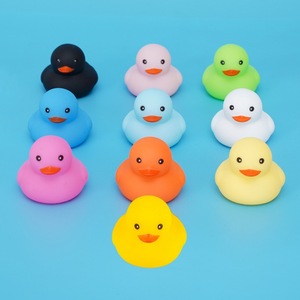 Pato Amarillo Pequeño Transfronterizo No. 8, Patito de Plástico Colorido con Sonido para Baño y Juego en el Agua, Juguete Exclusivo para Bebés de 0 a 24 Meses - Product Image 4