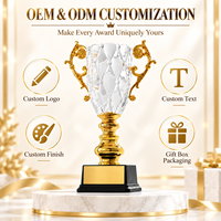 Trophée en cristal transparent avec gravure de texte et logo personnalisés OEM ODM, pièces décoratives dorées de luxe