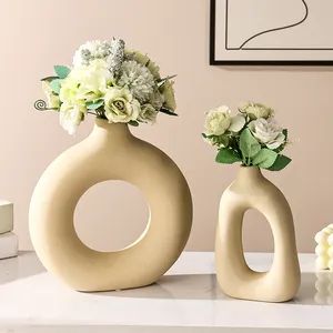 Modern Unique Shape Home Decoration Ceramic Porcelain Ornament Tabletop Decorative Ceramic Luxury Flower Vase For Home Decor