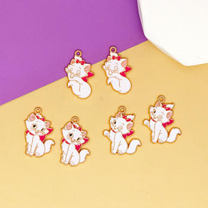 Charmant et mignon chat blanc de dessin animé anime pour accessoires DIY, idéal pour pendentif porte-clés en alliage de zinc avec technique de goutte d'huile - Product Image 4