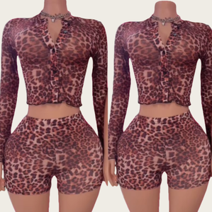 Viviblook ชุดสองชิ้น Z1028ST ผู้หญิงเซ็กซี่ผ้าตาข่ายแขนยาวติดกระดุมเสื้อกางเกงขาสั้นเข้าชุดไนท์คลับพิมพ์ลายเสือดาว - Product Image 1