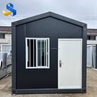 Kit de villa modulaire préfabriquée avec toit triangulaire, conteneur habitable et panneaux sandwich, conception en kit plat