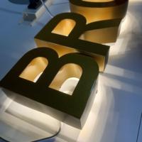 Enseigne personnalisée rétroéclairée en laiton avec lettres, panneau en bois de chêne, logo commercial pour bar, pub, restaurant, magasin