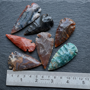 Pointes de flèche en agate indienne sculptées Feng Shui |   Pointes de flèches en gros et en vrac pour objets de collection d'art - Product Image 3