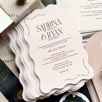 Ensemble d'invitations de mariage personnalisées en papier fantaisie avec enveloppes, incluant carte RSVP et itinéraire pour les planificateurs