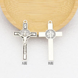 Cruz de Jesús religioso de aleación con crisol, plateado, mini Cruz de metal, piezas de joyería, abalorio, INRI cruzado, más barato, venta al por mayor - Product Image 4